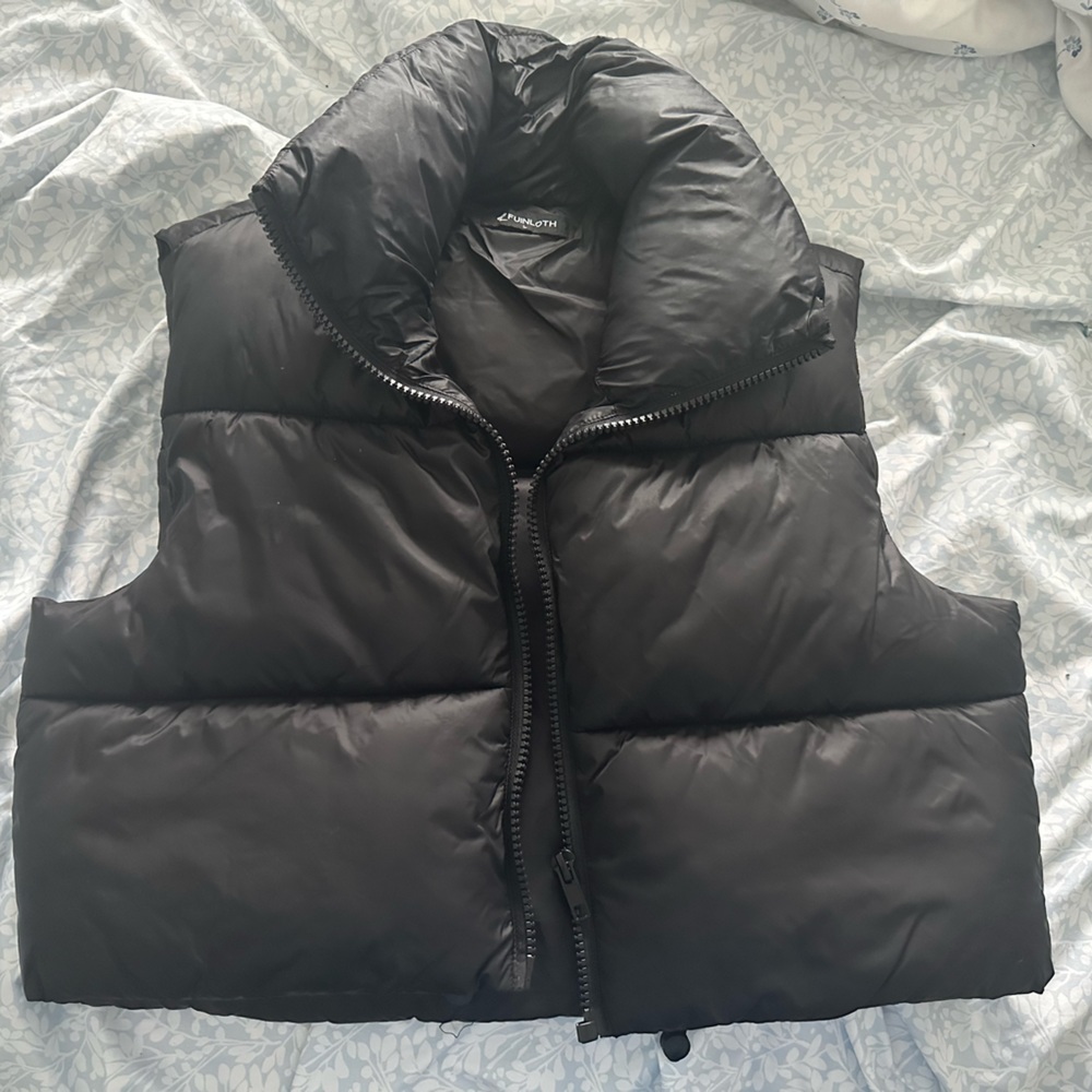 Cropped Black Vest 🖤